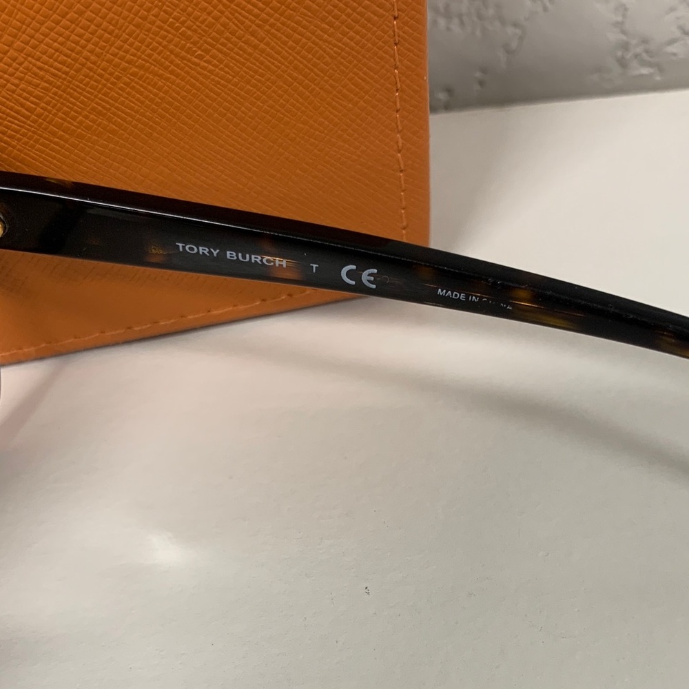 Tory Burch Black Frame Sunglasses with Orange Logo Case - Picture 8 of 13